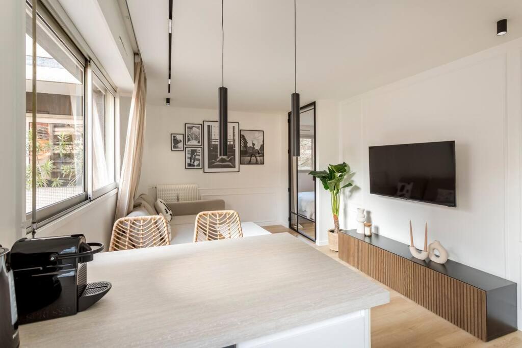 Luxurious 3 Min Walk From Eiffel Tower Lejlighed Paris Eksteriør billede