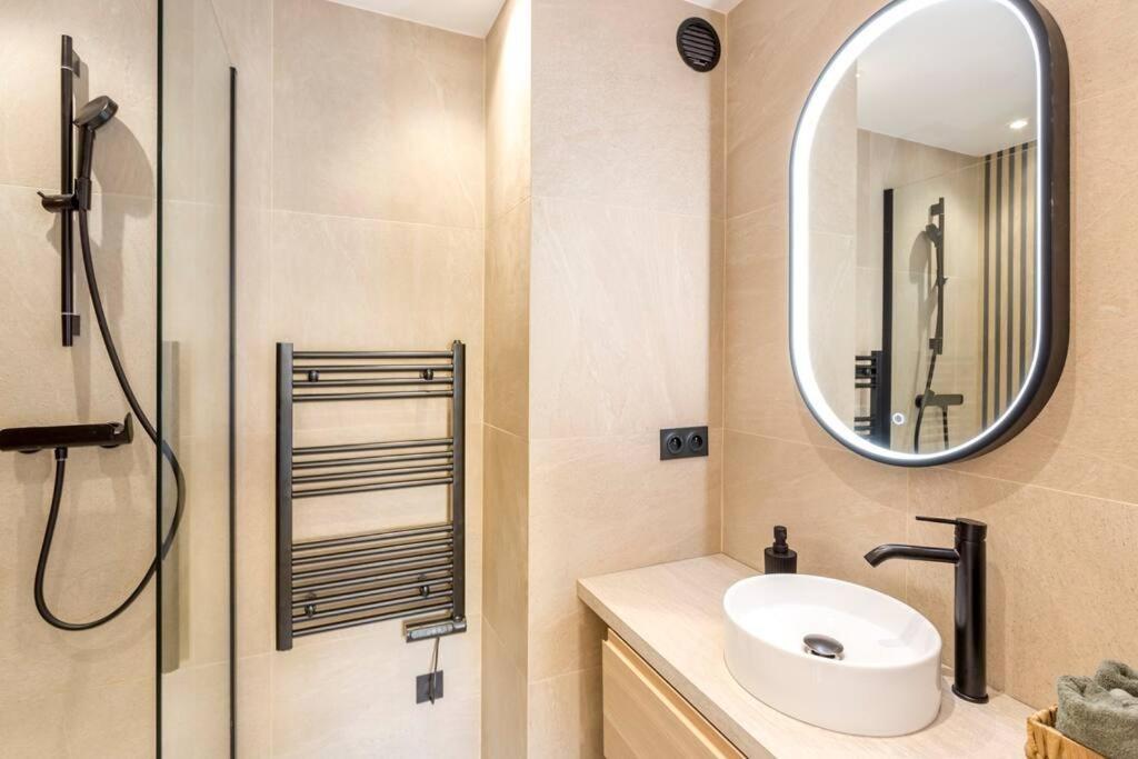 Luxurious 3 Min Walk From Eiffel Tower Lejlighed Paris Eksteriør billede